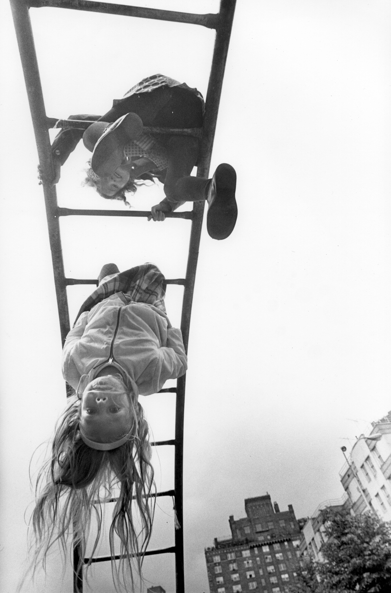 Courtesy Jill Freedman. Abingdon Square Park, Manhattan, 1970.
